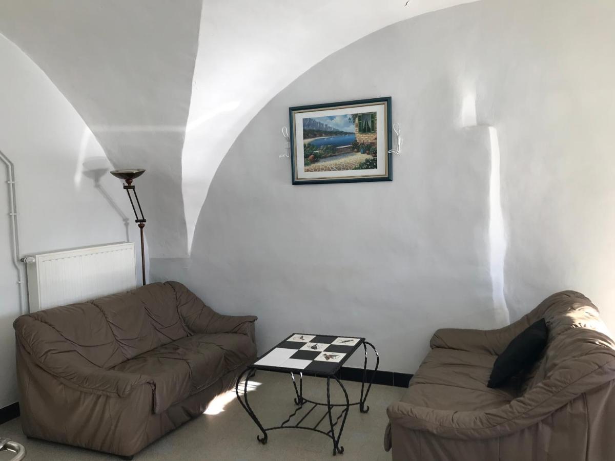 Le Rocher Des Ducs, Vue Sur Montagne, Abris Voitures Et Motos Le Glaizil Exterior foto