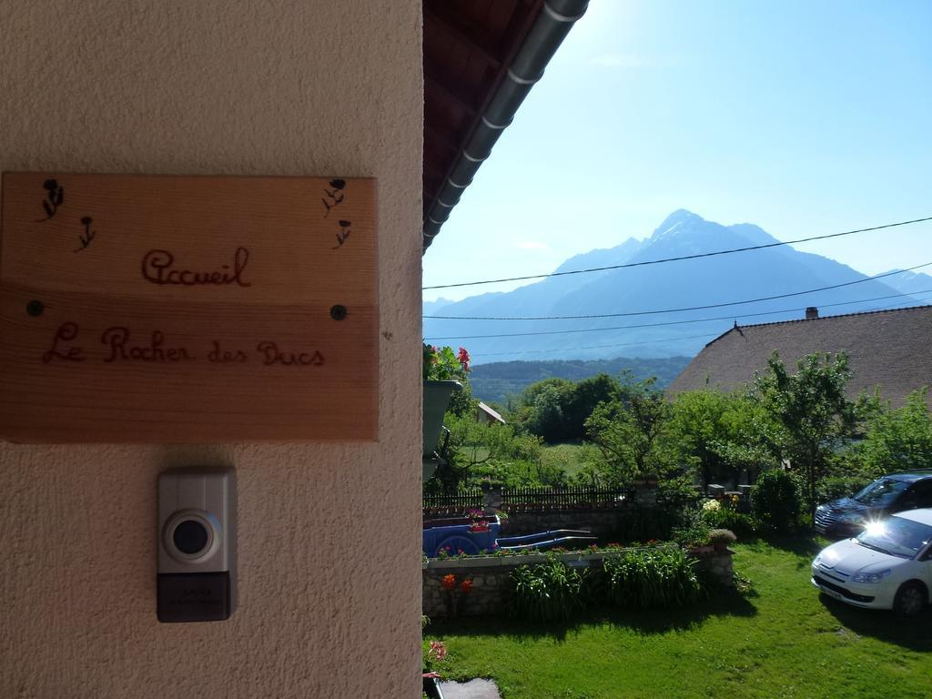 Le Rocher Des Ducs, Vue Sur Montagne, Abris Voitures Et Motos Le Glaizil Exterior foto