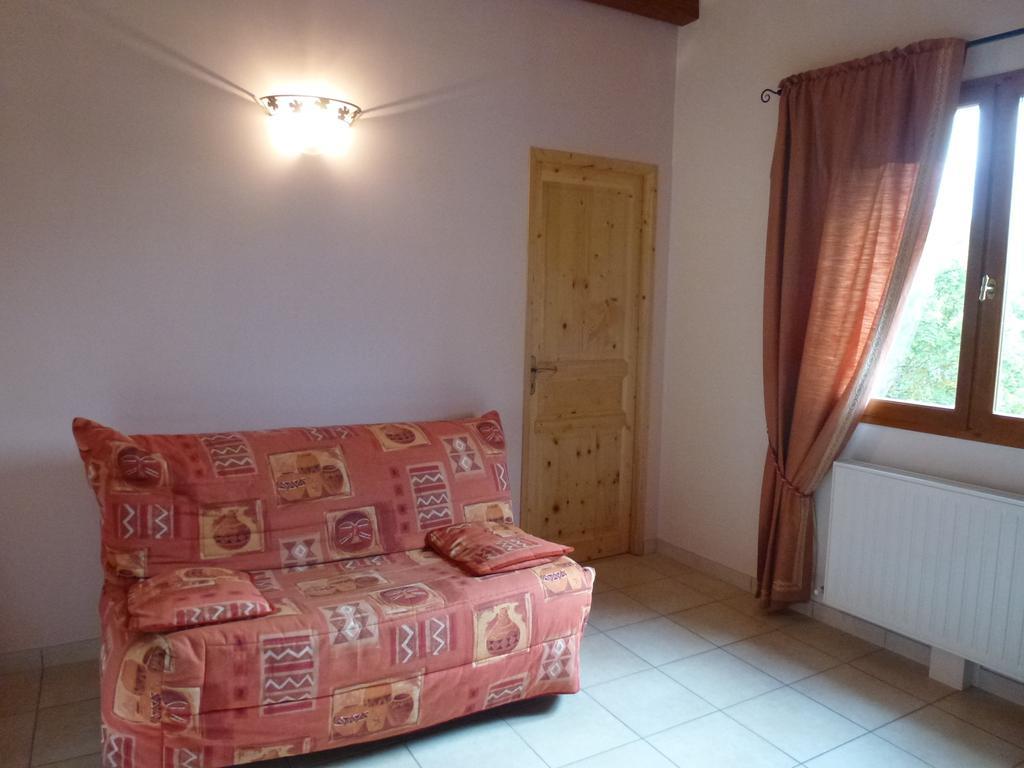 Le Rocher Des Ducs, Vue Sur Montagne, Abris Voitures Et Motos Le Glaizil Habitación foto