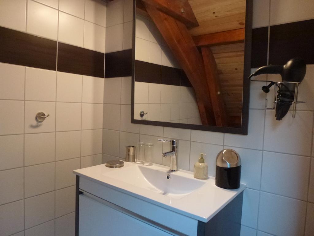 Le Rocher Des Ducs, Vue Sur Montagne, Abris Voitures Et Motos Le Glaizil Habitación foto